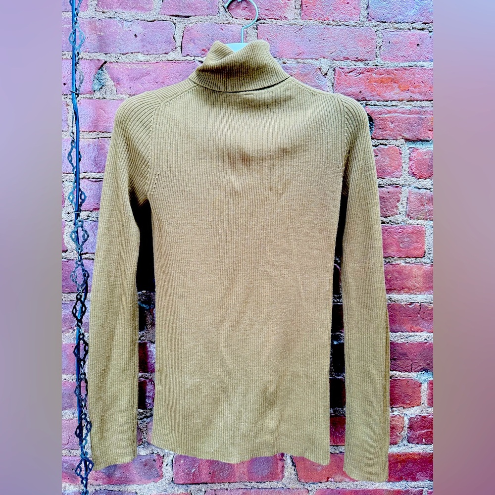 Uniqlo honey mustard turtle neck - limited edition small - merino wool 100%
